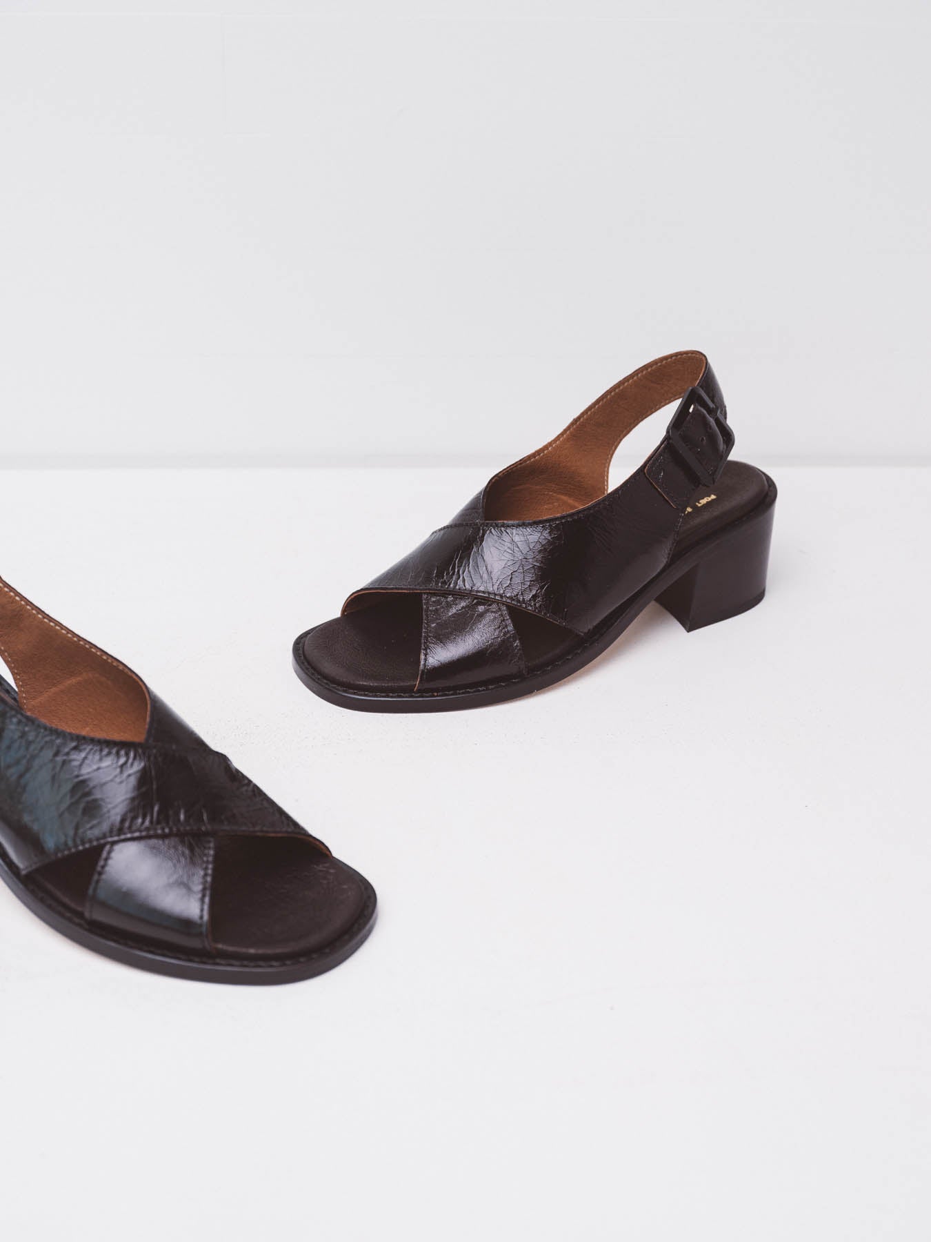 Crossing High Black Shine