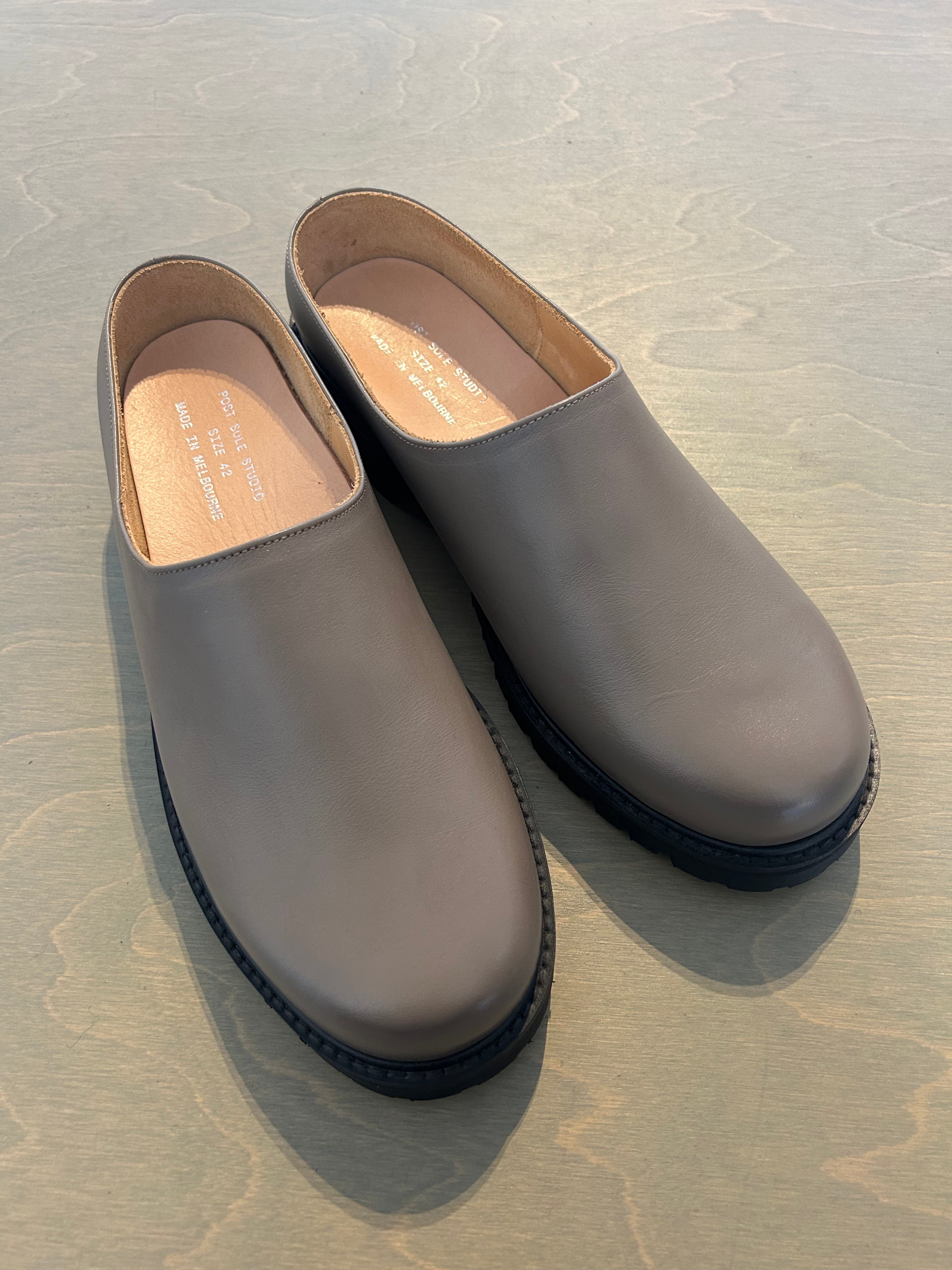 Shore Hiker Taupe / 42 - Archive
