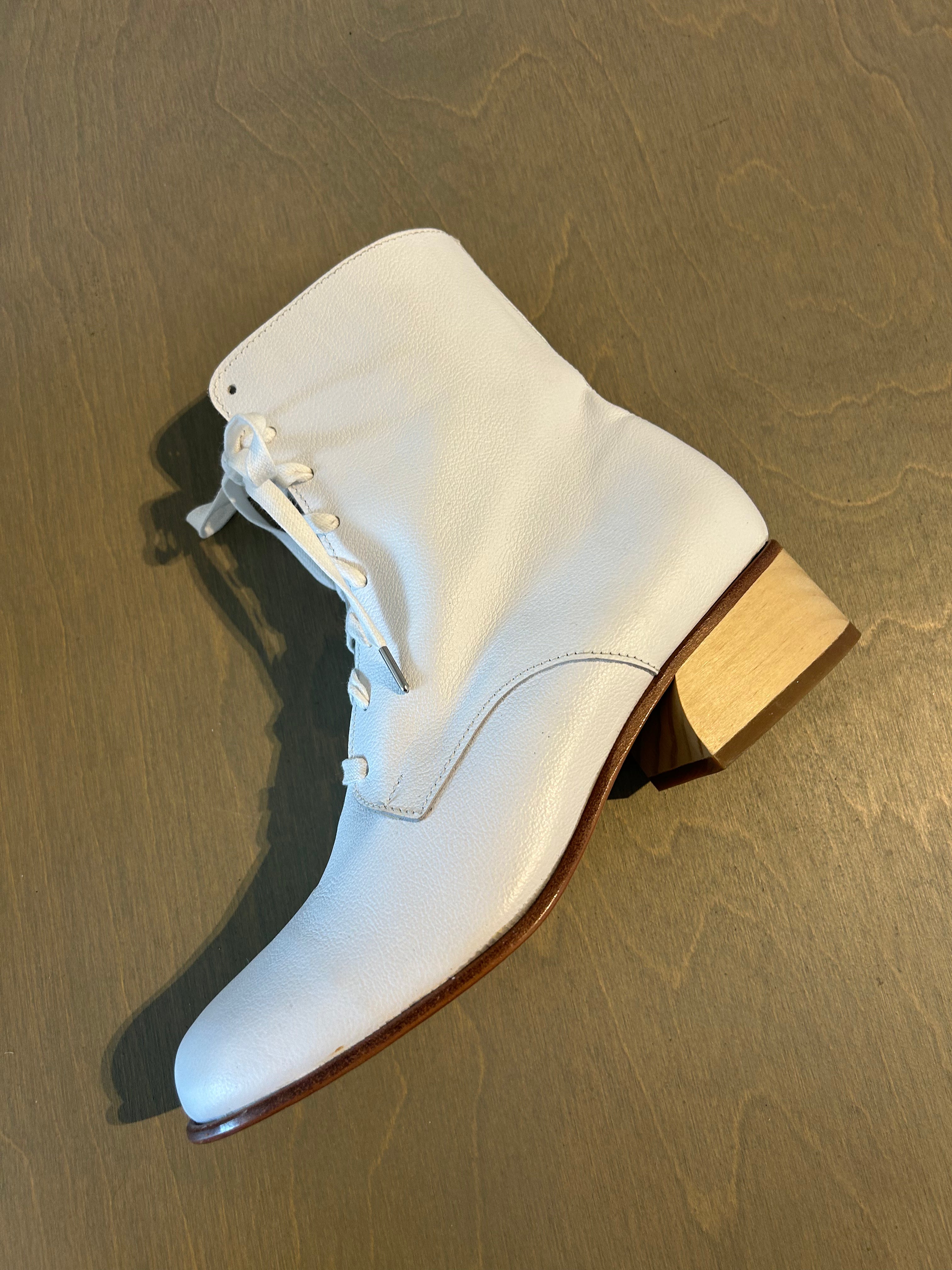 Cricket Boot Low White / 40 - Archive