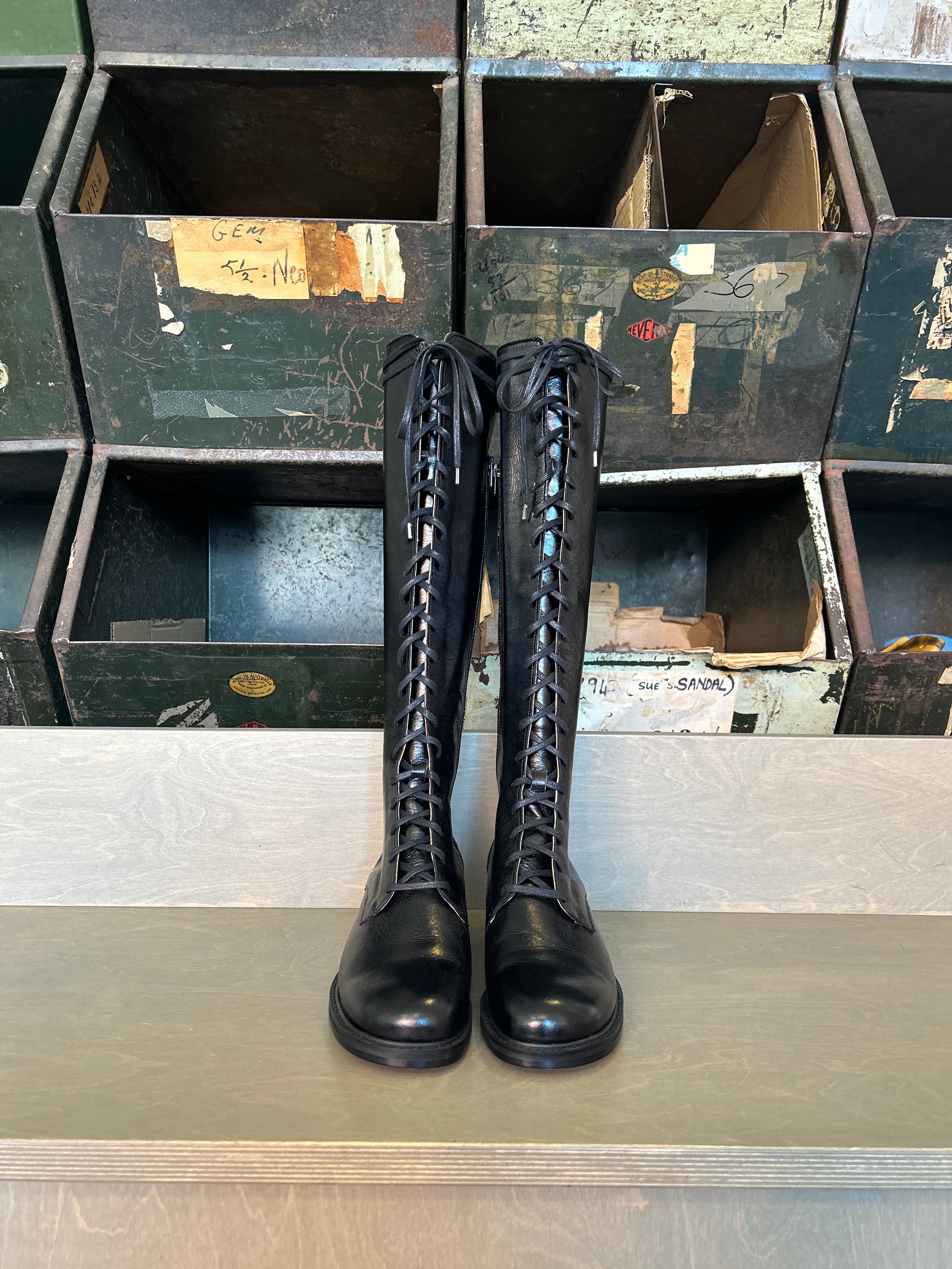 Tie Knee Boot Low Black Shine / 43