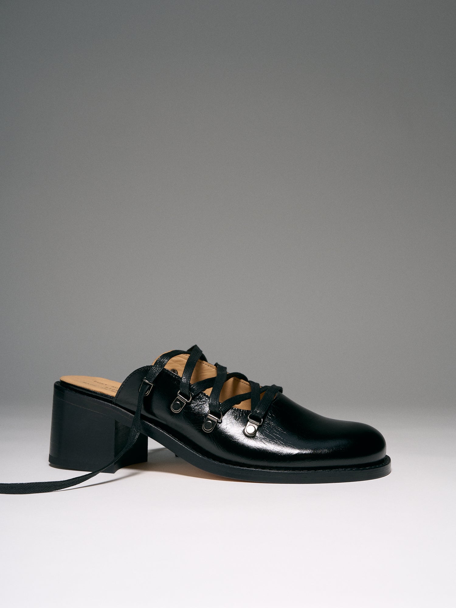 Beat Mule Black High Shine