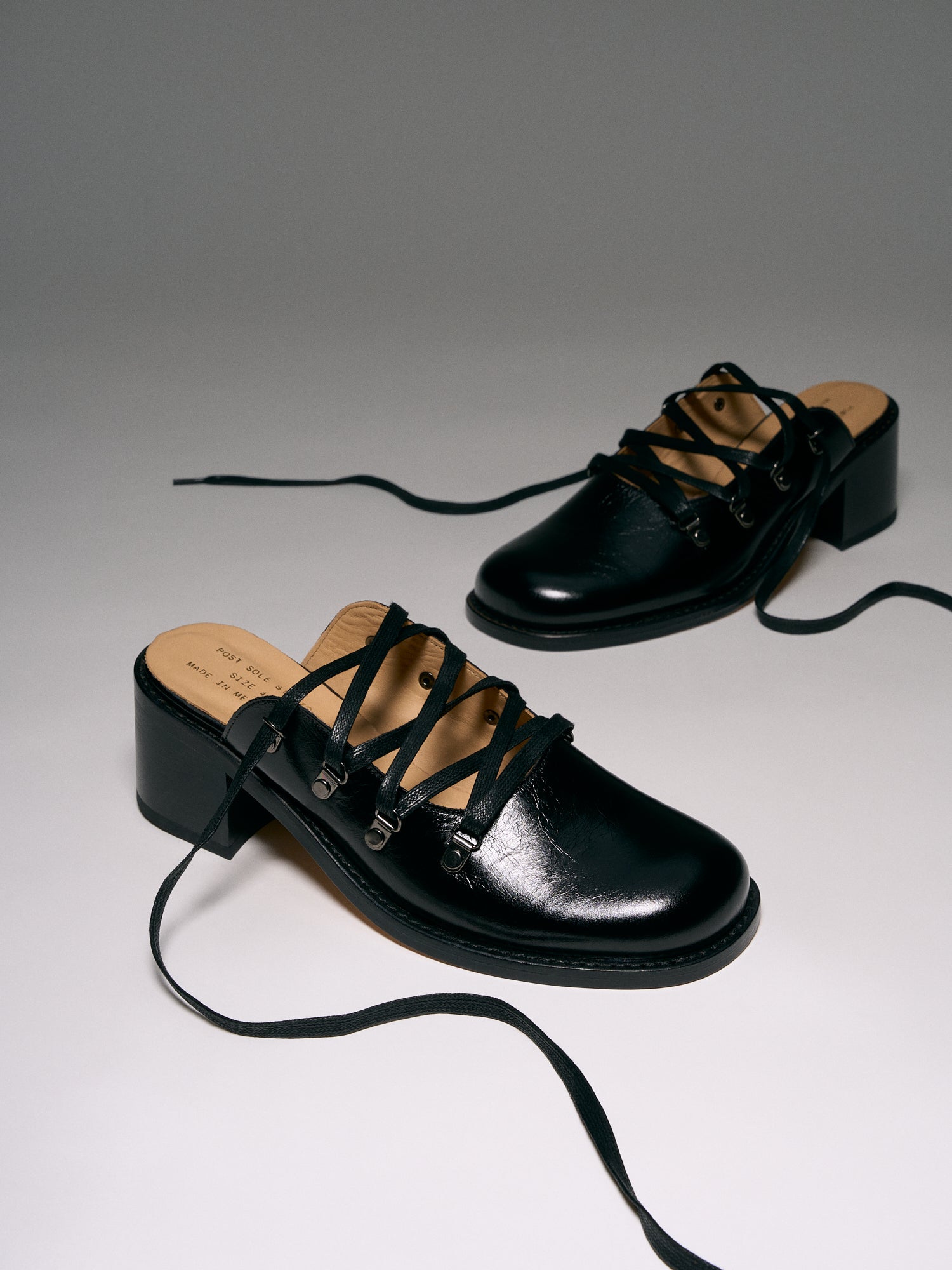 Beat Mule Black High Shine