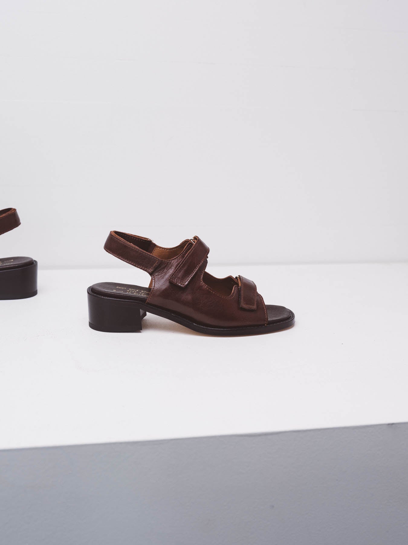 Trail Square Mahogany Shine
