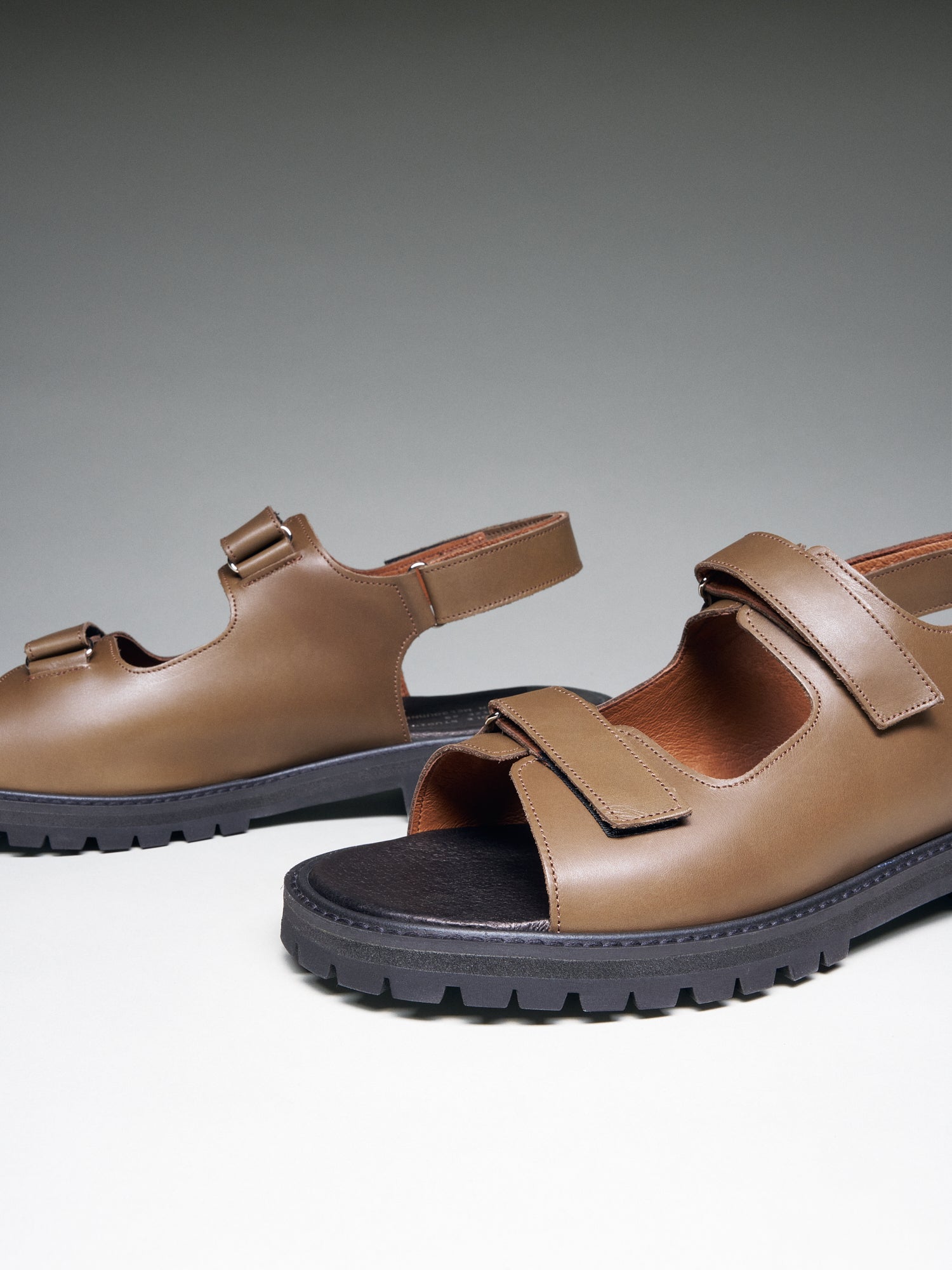 Trail Hiker Khaki / 42 & 43