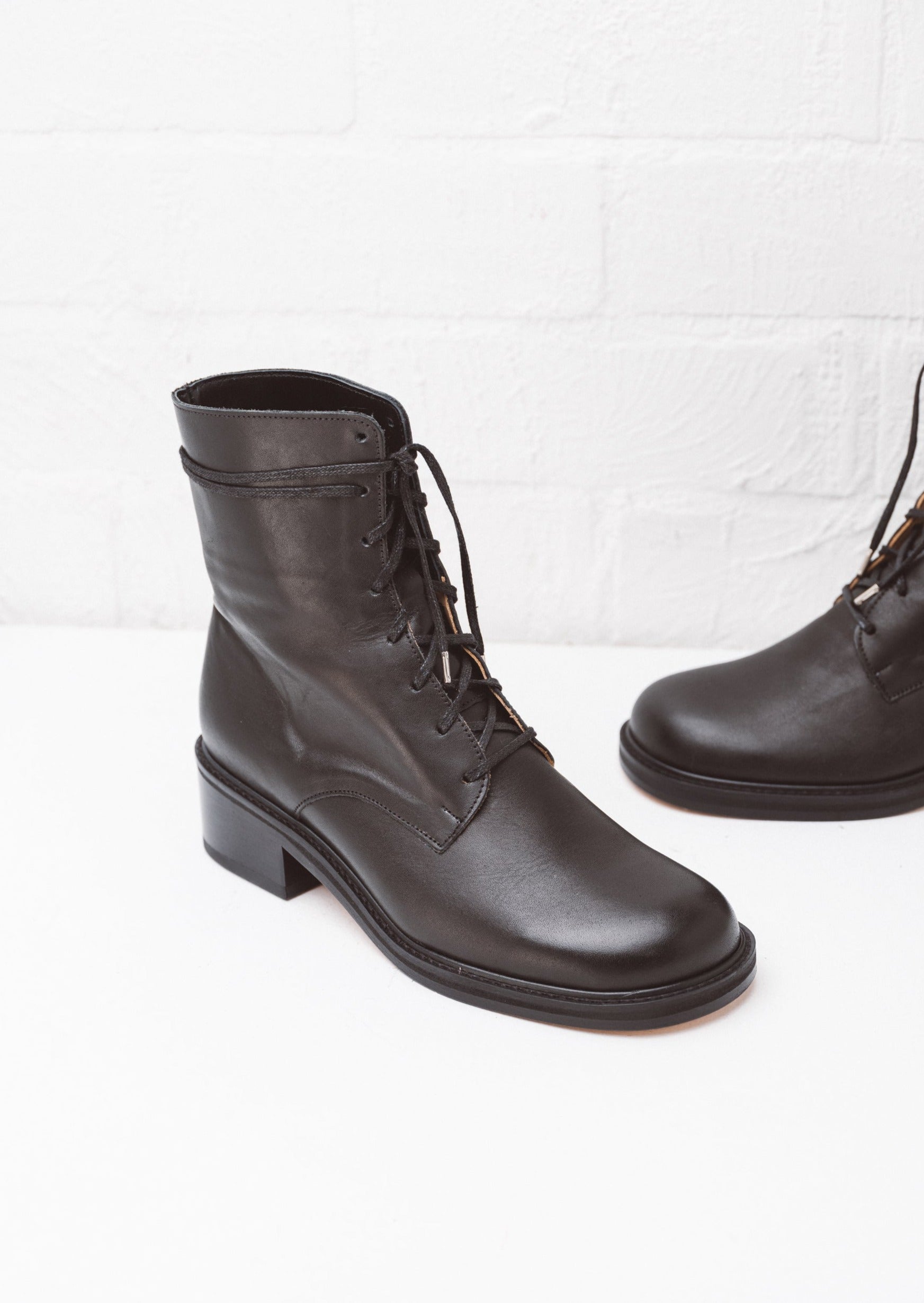Cricket Boot Square Black