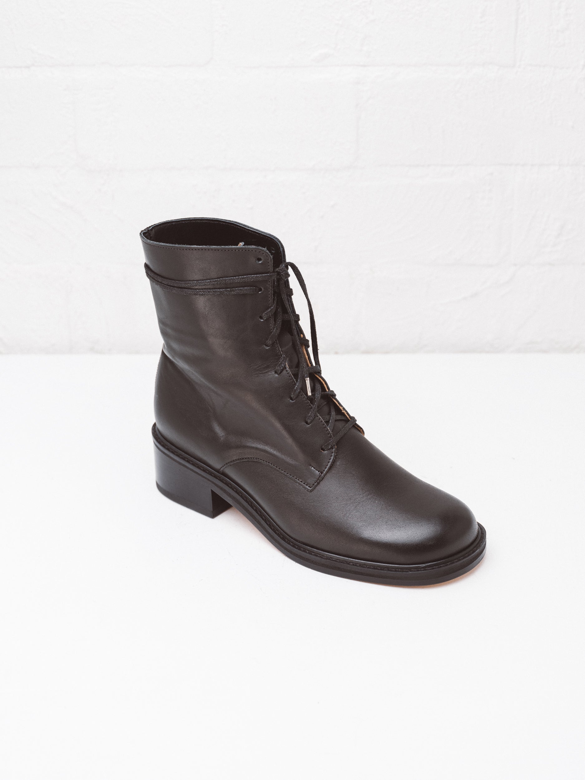 Cricket Boot Square Black