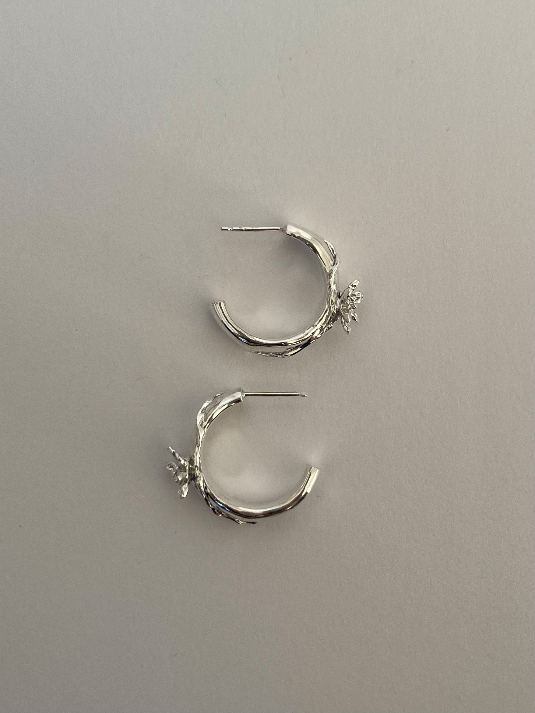 Flower called nowhere hoop earrings