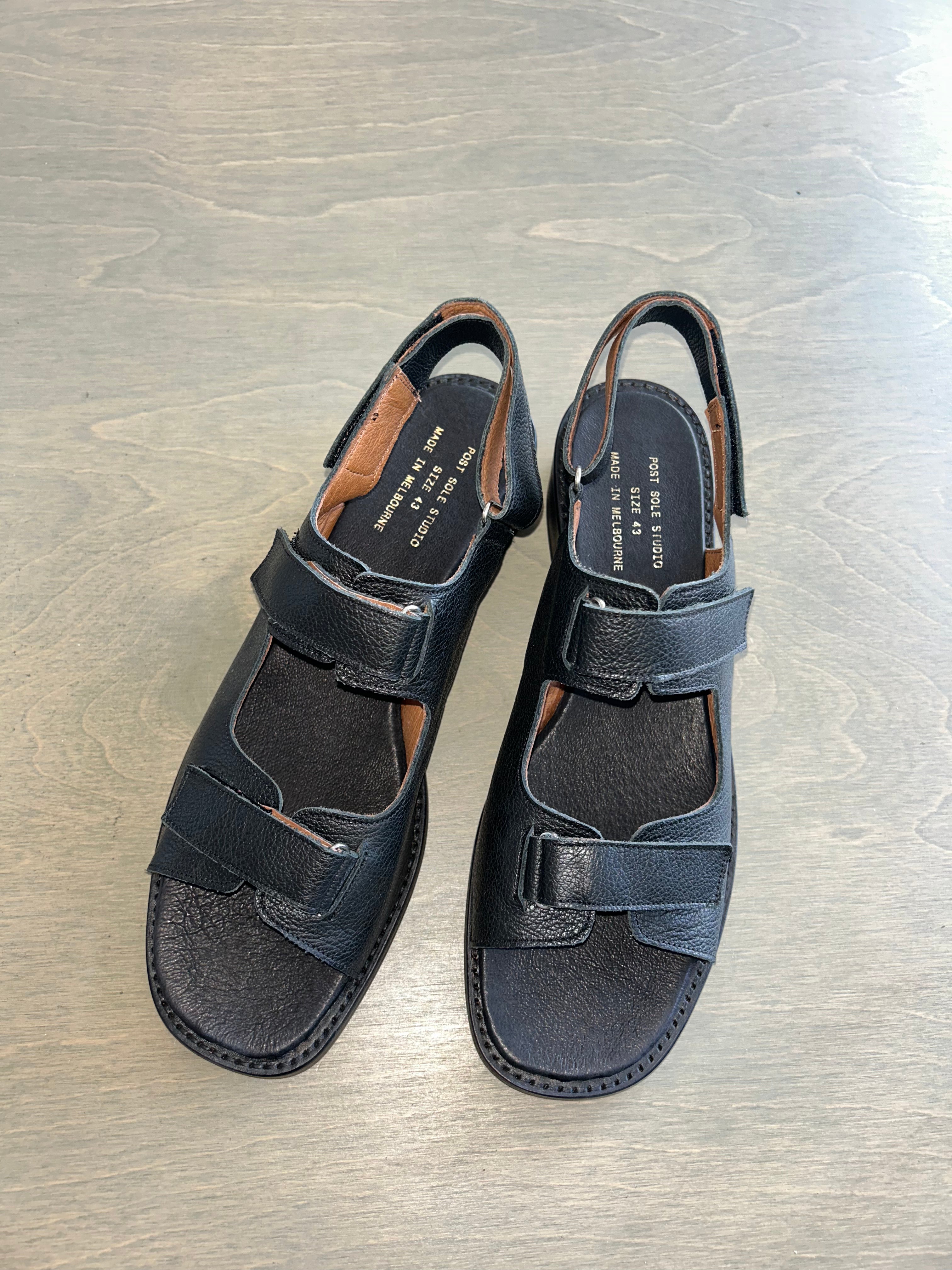 Trail Square Black Napoli / 43 - Archive