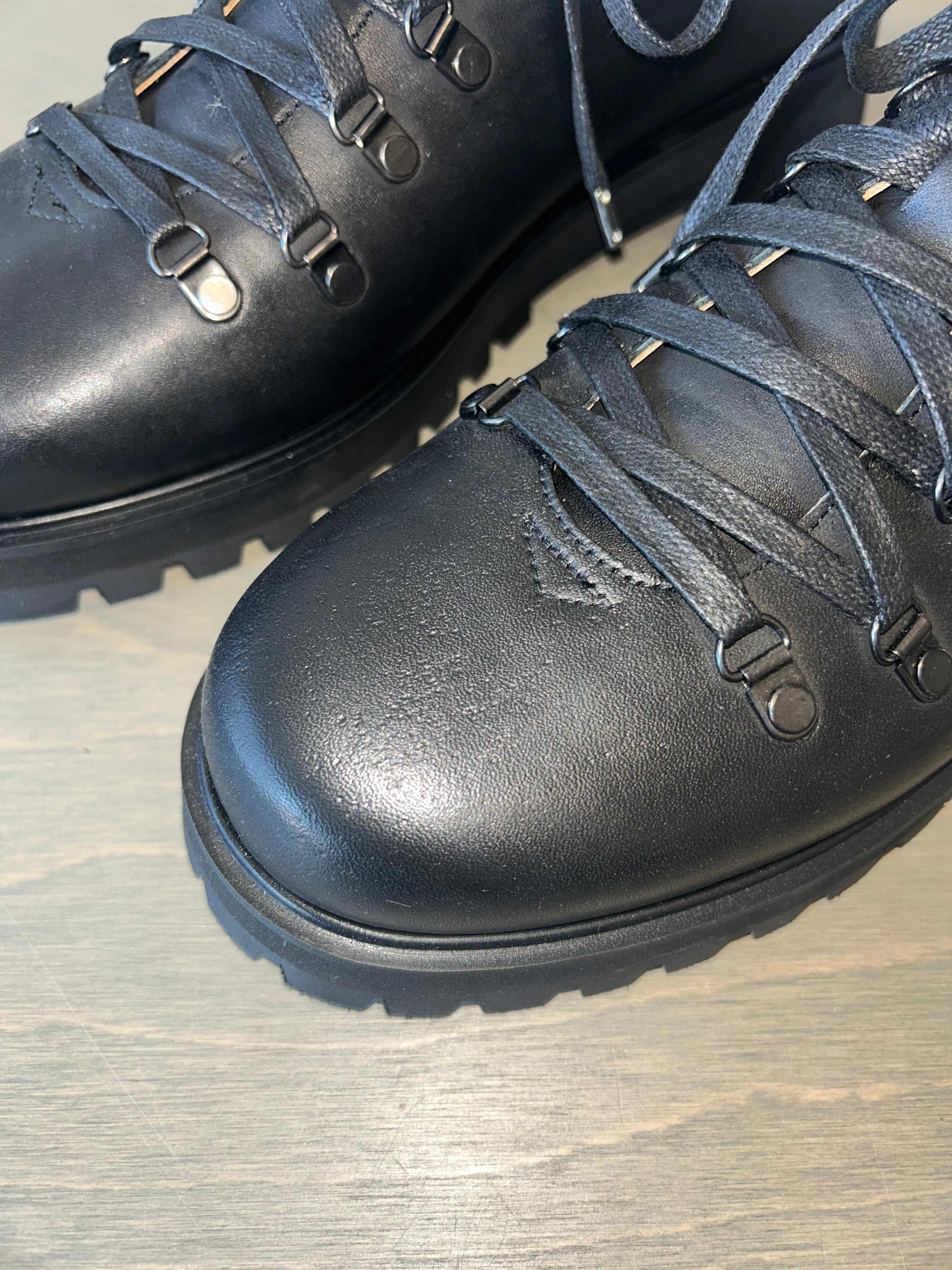 Beat Shoe Black / 44 - Second