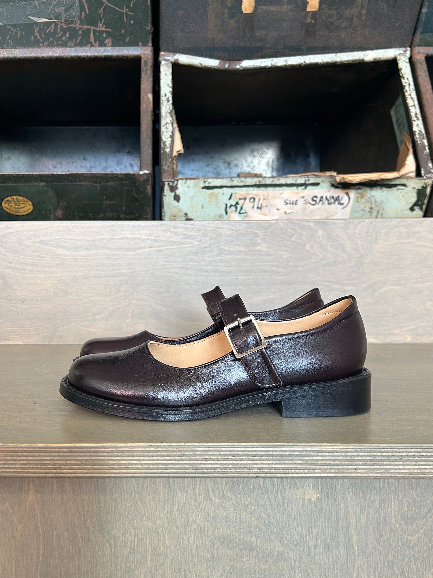 Channel Classic Burgundy Shine / 37