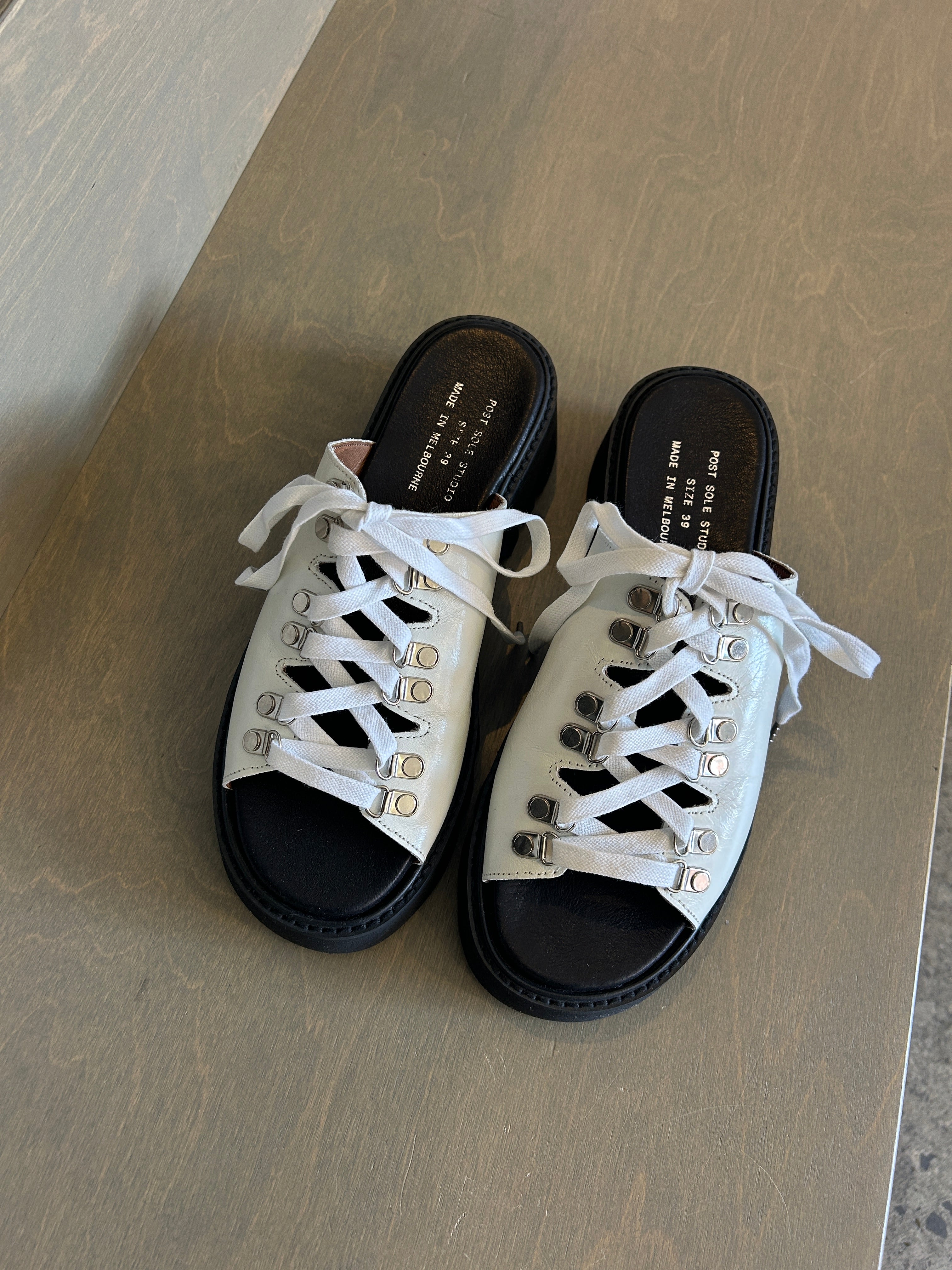 Beat Slide White / 39