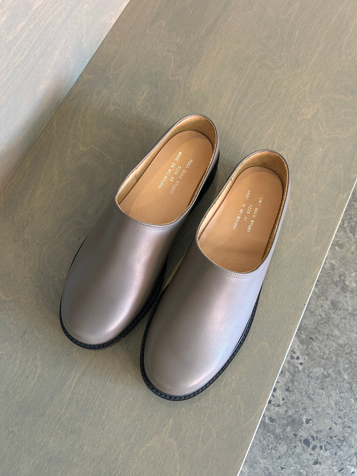 Shore Hiker Taupe / 42