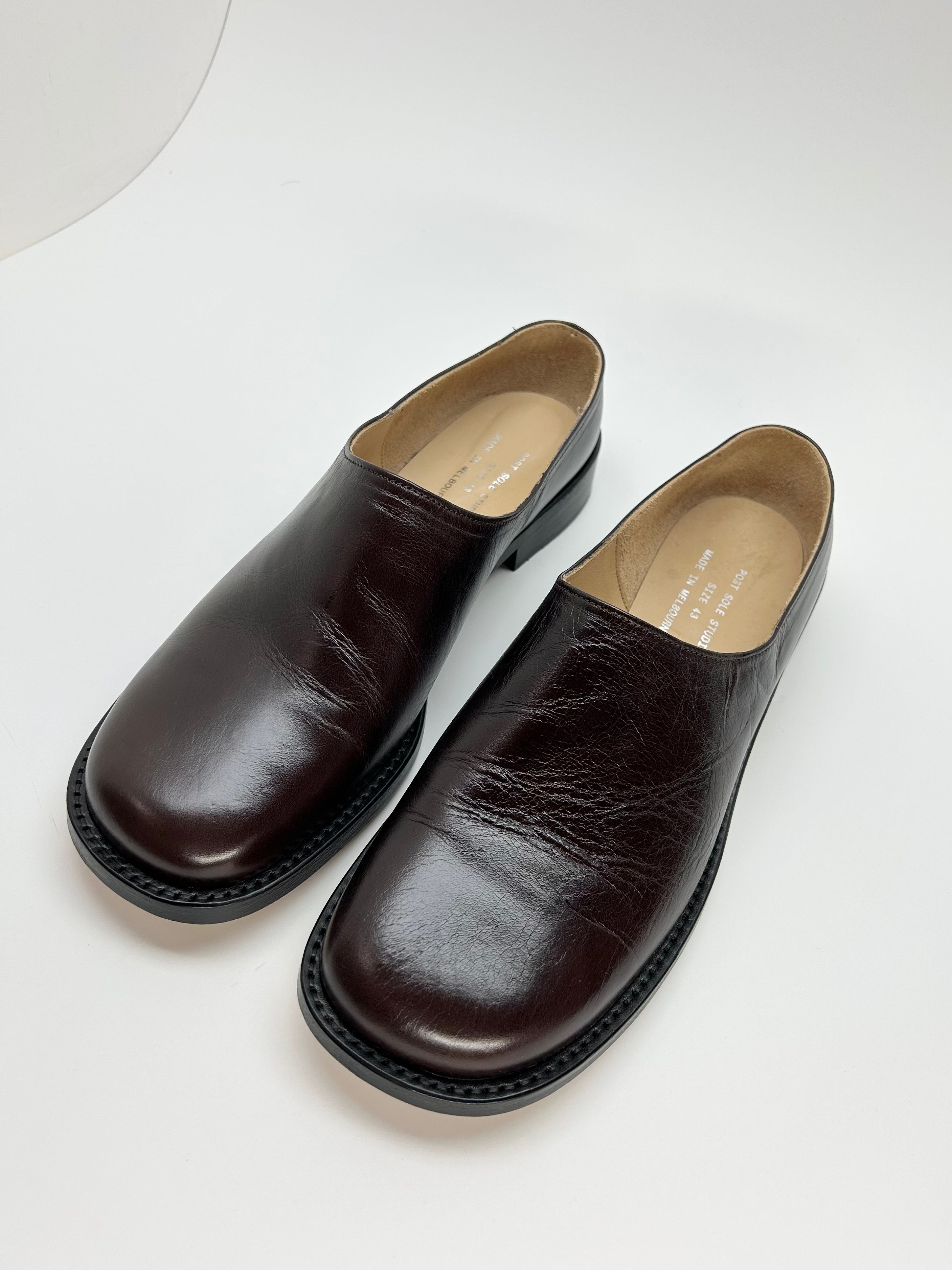 City Shoe Mahogany / 43 - Sample