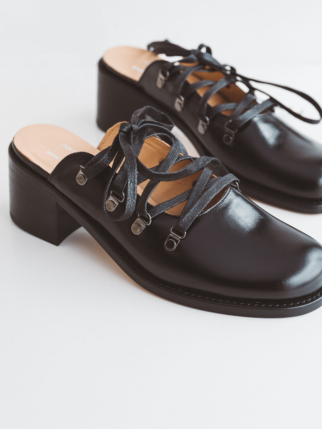 Beat Mule Black High Shine