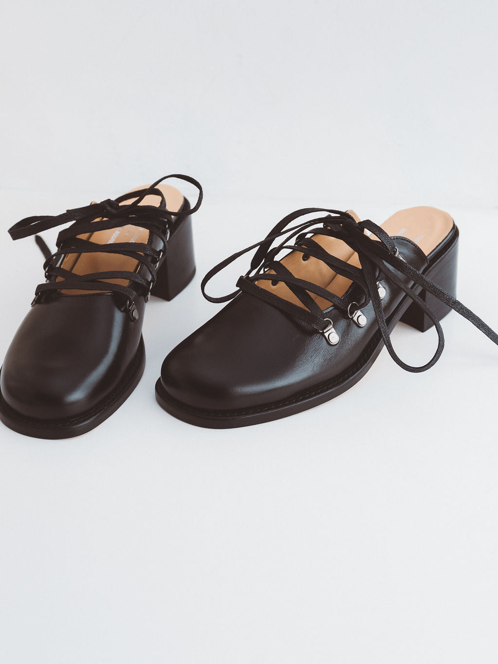 Beat Mule Black High Shine